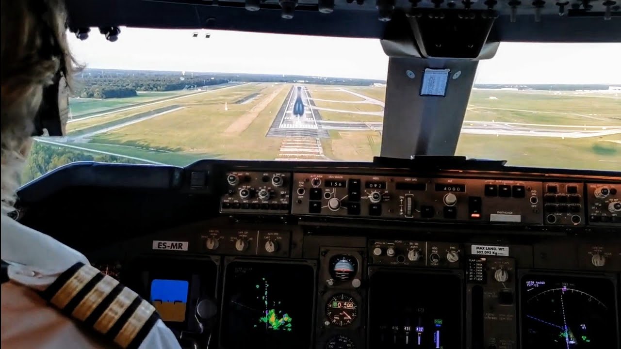 Boeing 747-400F SUPER SMOOTH LANDING  in HOUSTON - Cockpit View