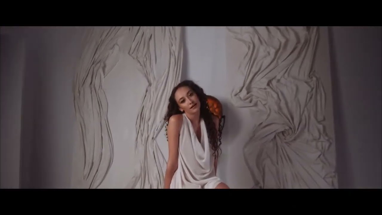Loredvn x Betty Blumetti - Dreamlike blue (Romanian)
