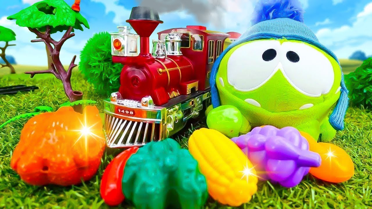 🟢🚂 ¡Om Nom come salchichas y helado en su viaje en tren! 🍦🌭✨