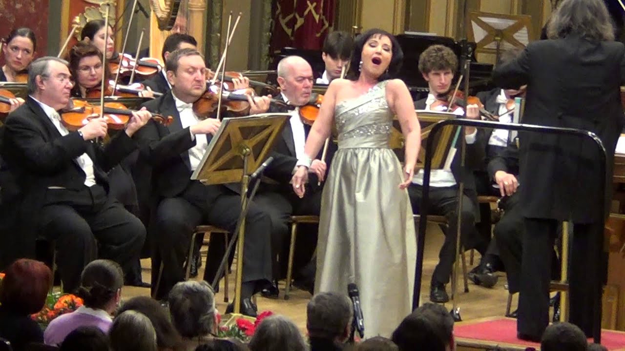 Romanian diva ELENA MOSUC, soprano - G. Verdi - Il Trovatore - 