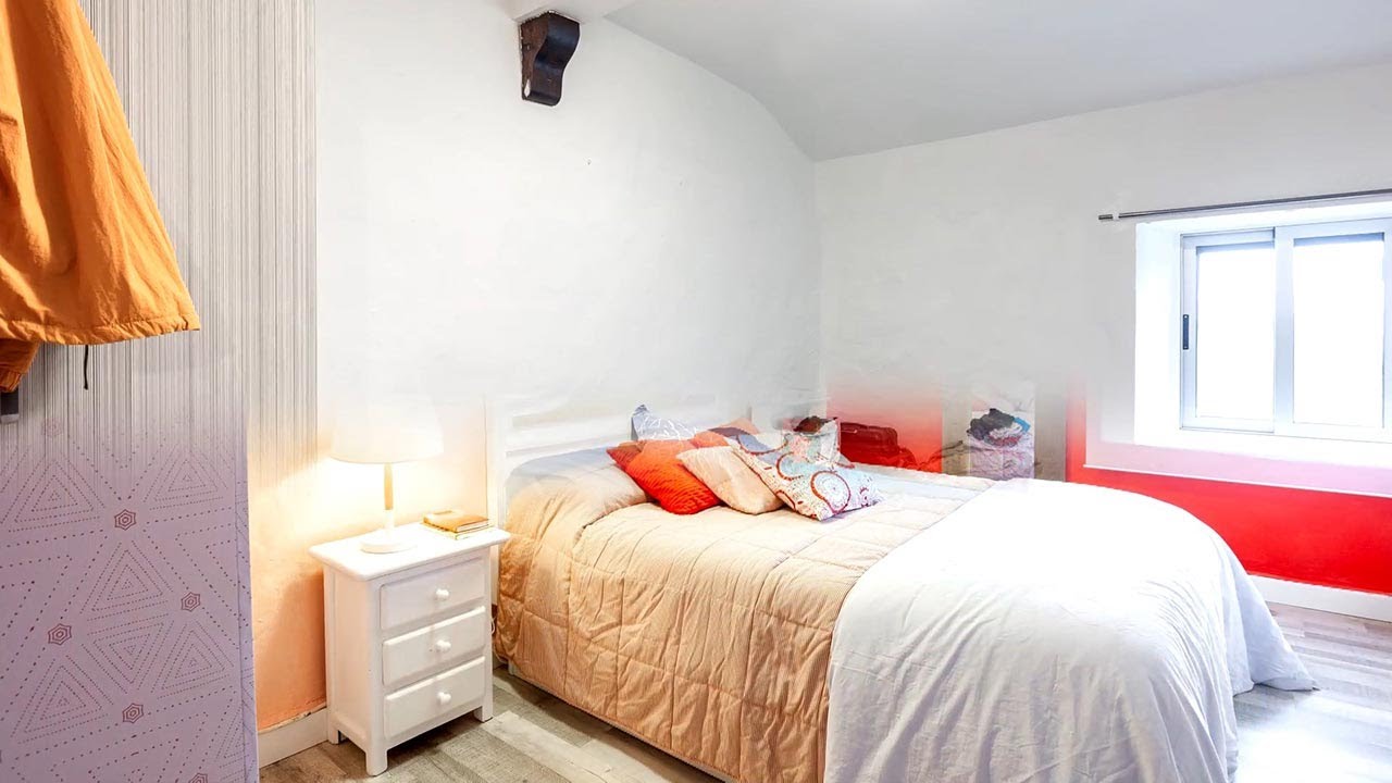 Dormitorio acogedor en ROJO con ARMARIO FORRADO
