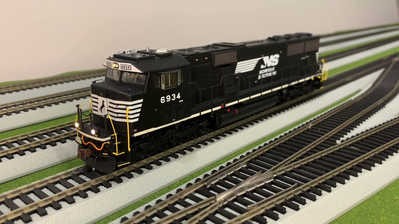 Model Review Extra | Athearn - EMD SD60E