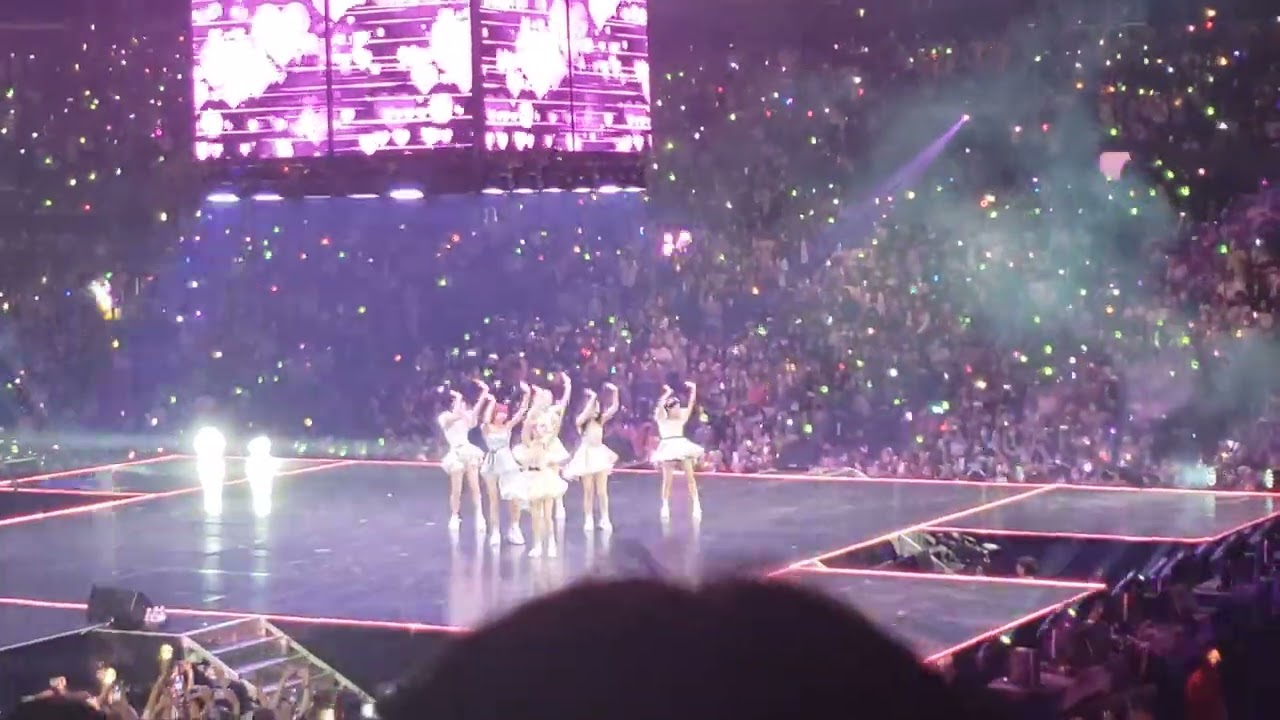 [KCON LA 2022] STAYC - RUN2U | Fancam 220821