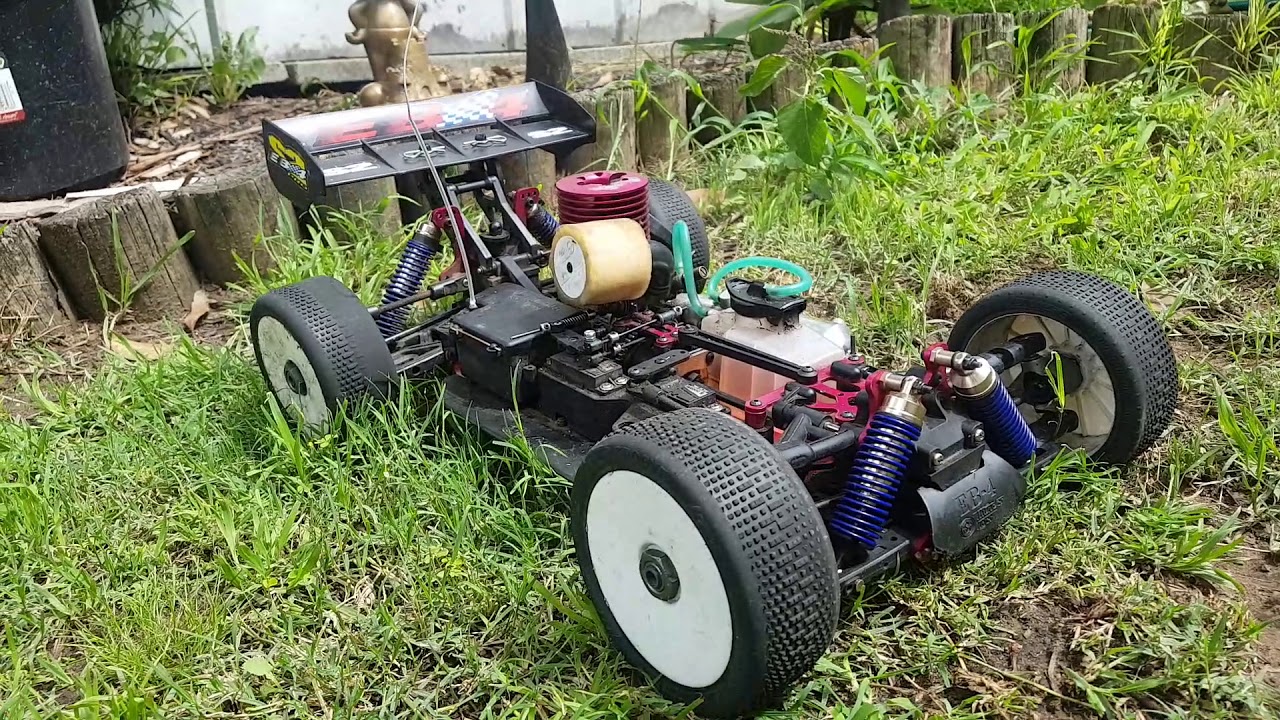 Nitro RC Car Thunder Tiger EB4 1/8 Buggy
