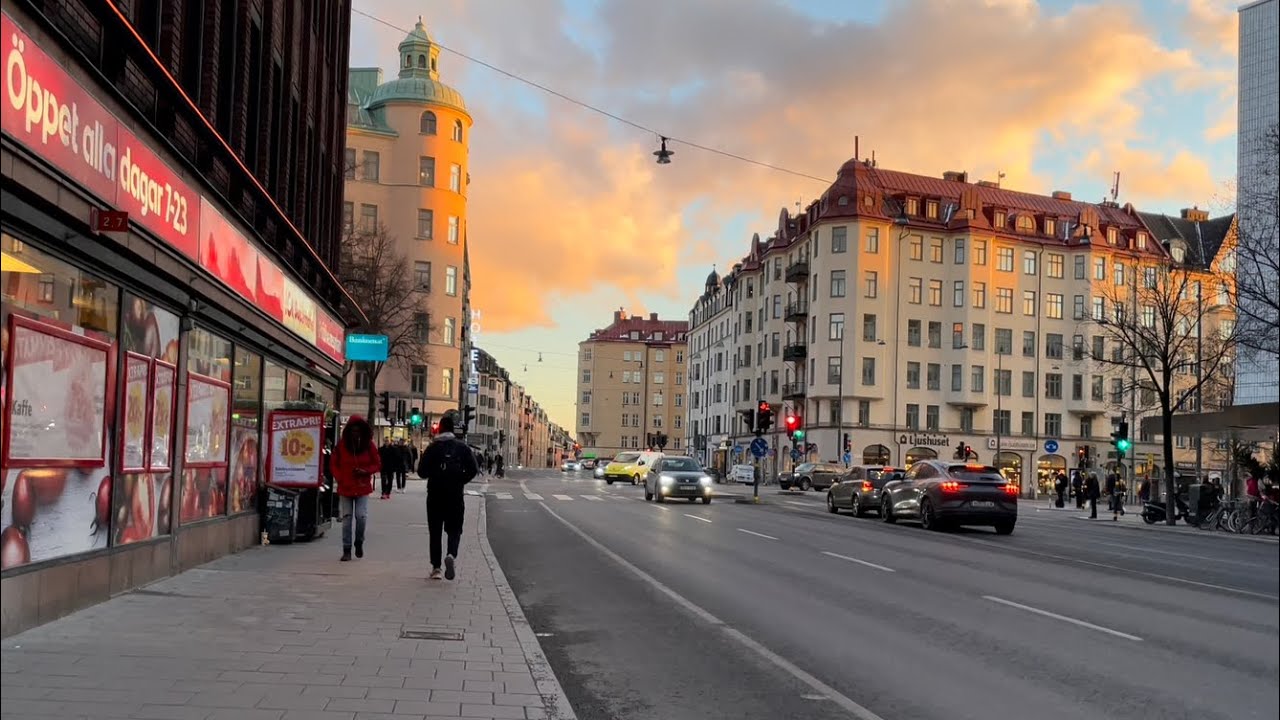 Stockholm Walks: Kungsholmen. From busy streets to sunset view from City Hall.