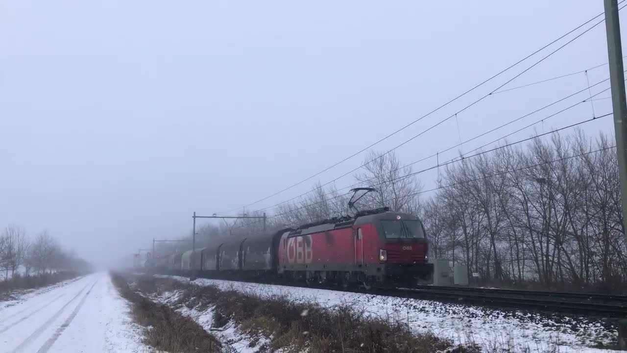 03-01-2026. 👌 ÖBB 1293 196 met Linz shuttle naar Antwerpen komt in de sneeuwbui langs Horst-Sevenum!