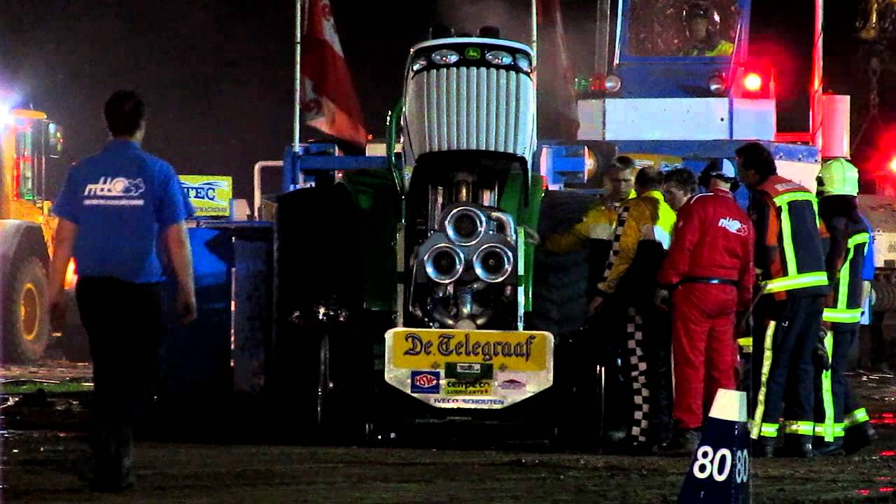 Tractor Pulling Lochem 2011 crash Zeinstra Newborn Deere super stock engine blow up.