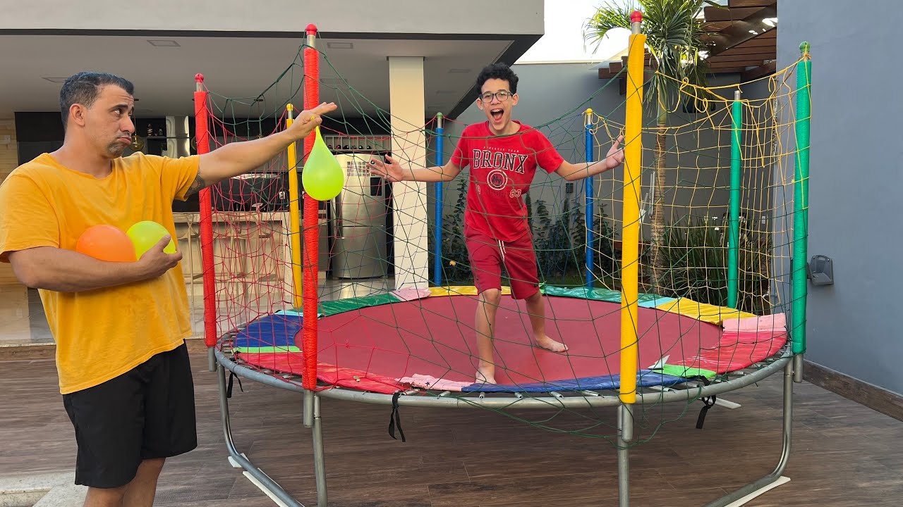 APARECEU UM PULA-PULA GIGANTE NO NOSSO QUINTAL! Lucas Family