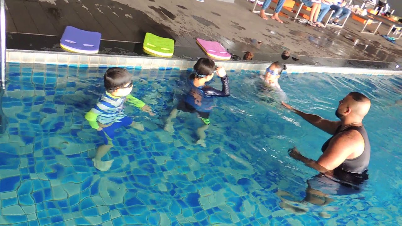 kids swim backstroke and freestyle include flip turn  as adult سباحة الظهر والحرة للاطفال باحتراف