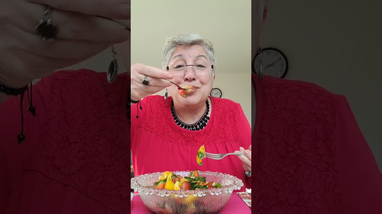 ناهار بسیار خوشمزه با شما، ماکارونی با توفو و سالاد عالی 🍀🌹😋