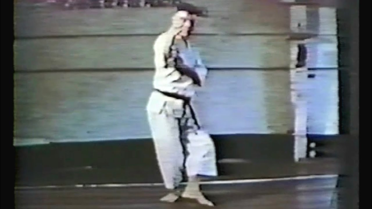 Seikichi Iha, Hanshi, 10th Dan. GOJUSHIHO kata.