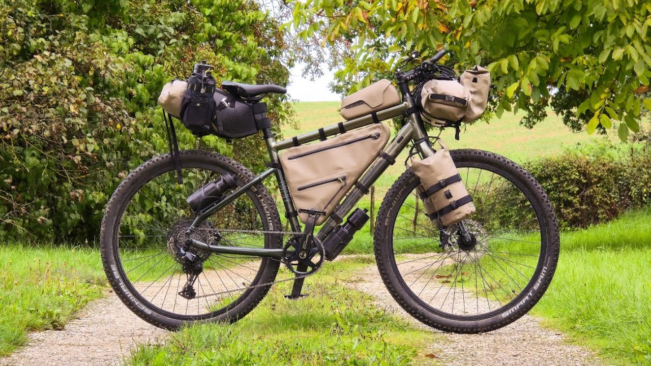 Conversion du Touring 900 en Bikepacking avec les nouvelles sacoches Décathlon ! 