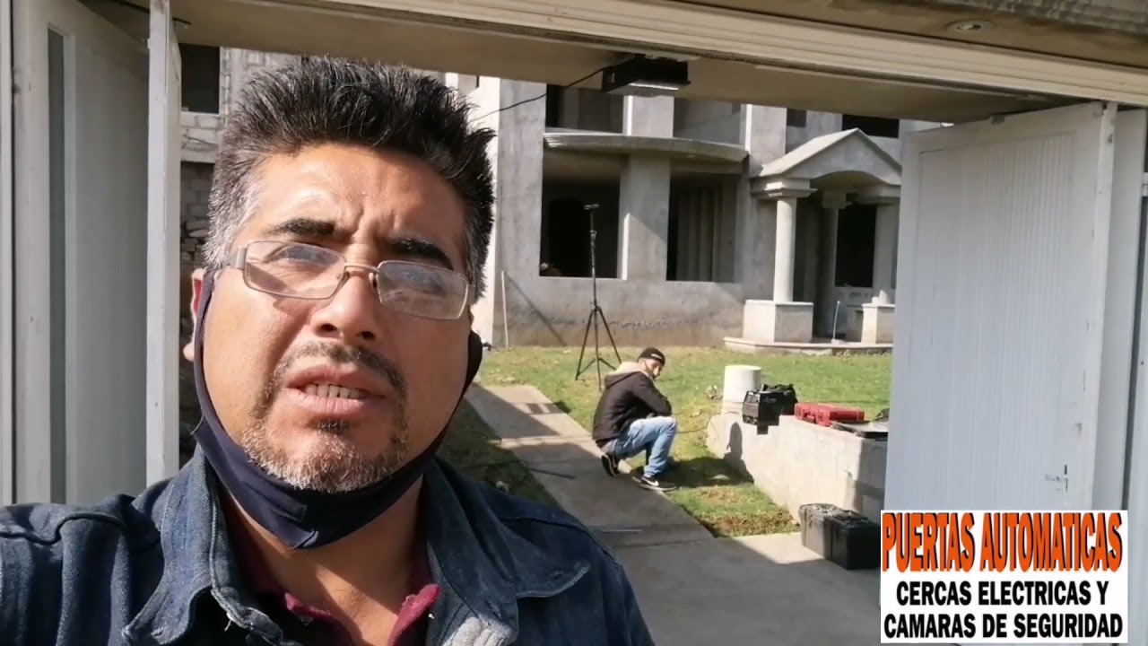 PUERTA AUTOMÁTICA PLEGADIZA HACIA ADENTRO