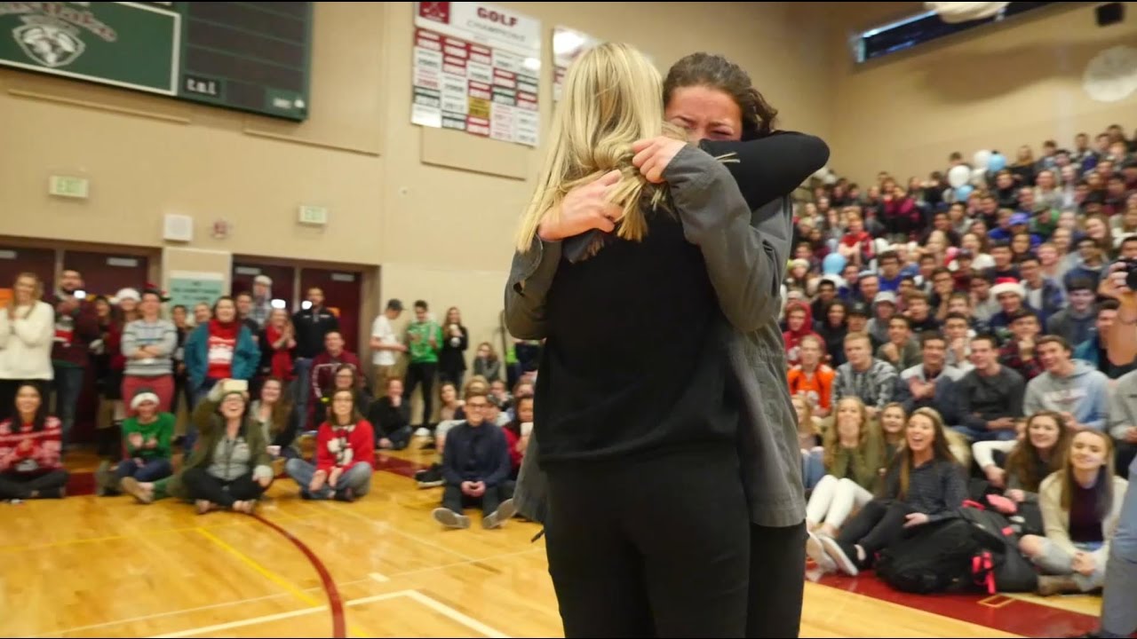 Friend flies from California to Washington to surprise best friend