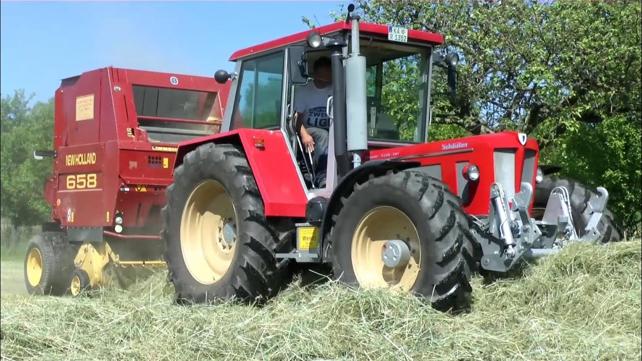 Schlüter 1350 Compact am Pressen mit NH RB 658