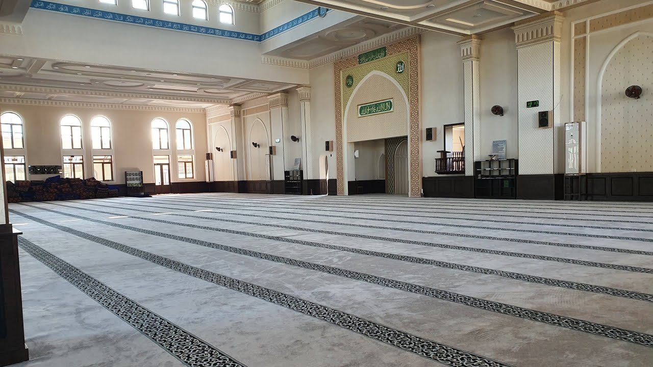 Dang'ara masjidi gilamlari yangisiga almashtirildi