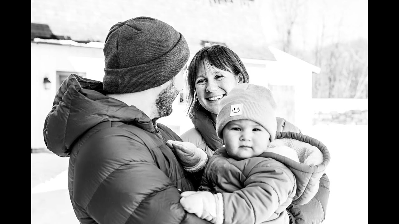 Hudson Valley Extended Family Photographer | In-Home Winter Family Session