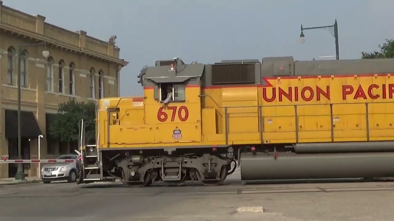 Union Pacific 670 @ East Commerce Street, San Antonio, Texas