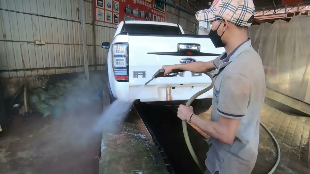 Deep Cleaning the Muddiest Ford Ranger XLT 4WD Ever!
