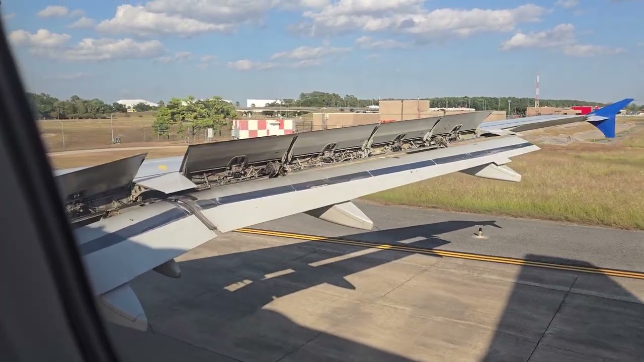IAH Landing | Wing View Approach