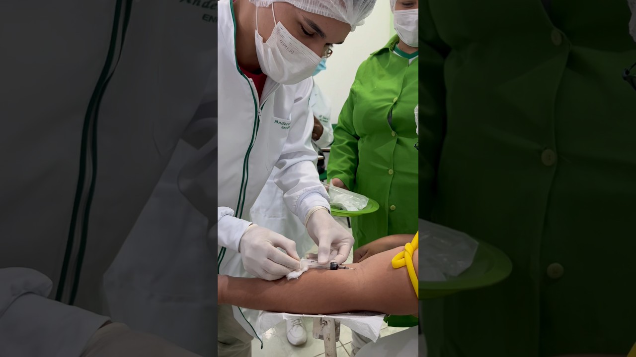 Pr&aacute;tica de enfermagem: coleta de sangue utilizando seringa e agulha 25x0,7