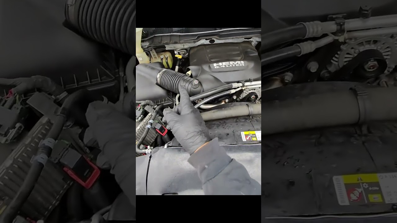 Como cambiar la manguera del radiador de RAM 2018 2500 parte 2