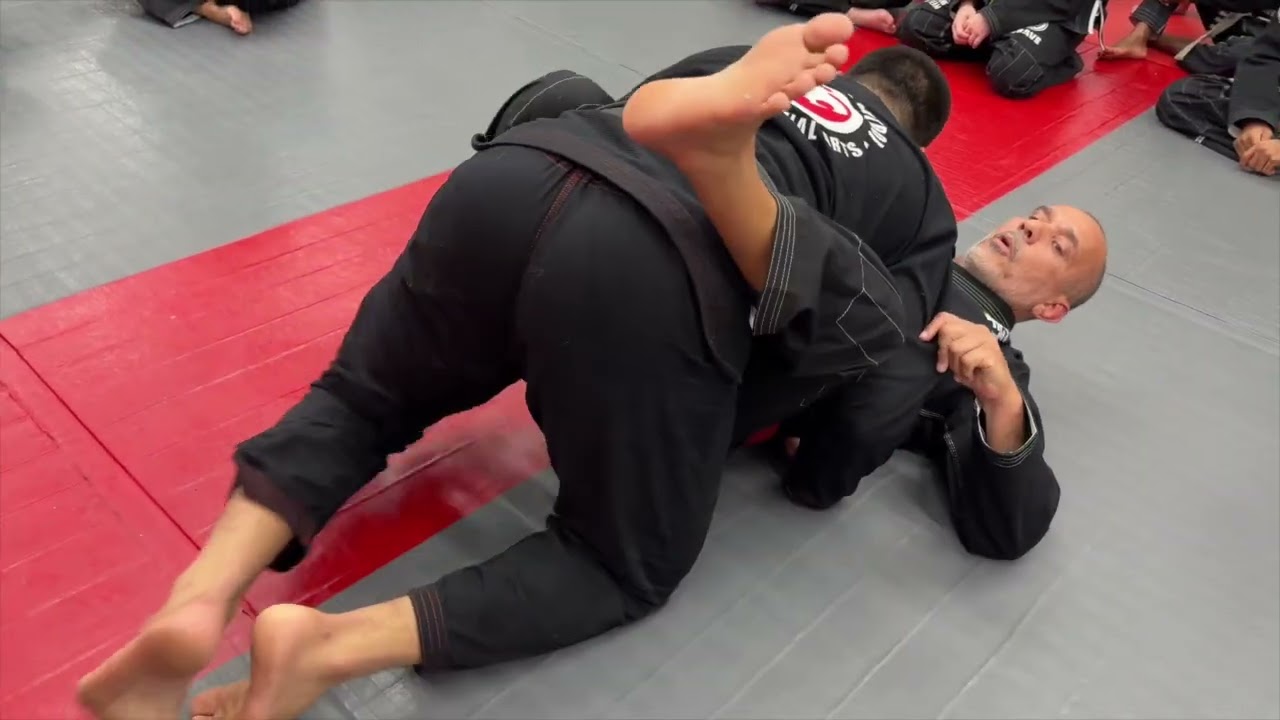 Master Julio   Guard Retention Half Guard to Closed Guard