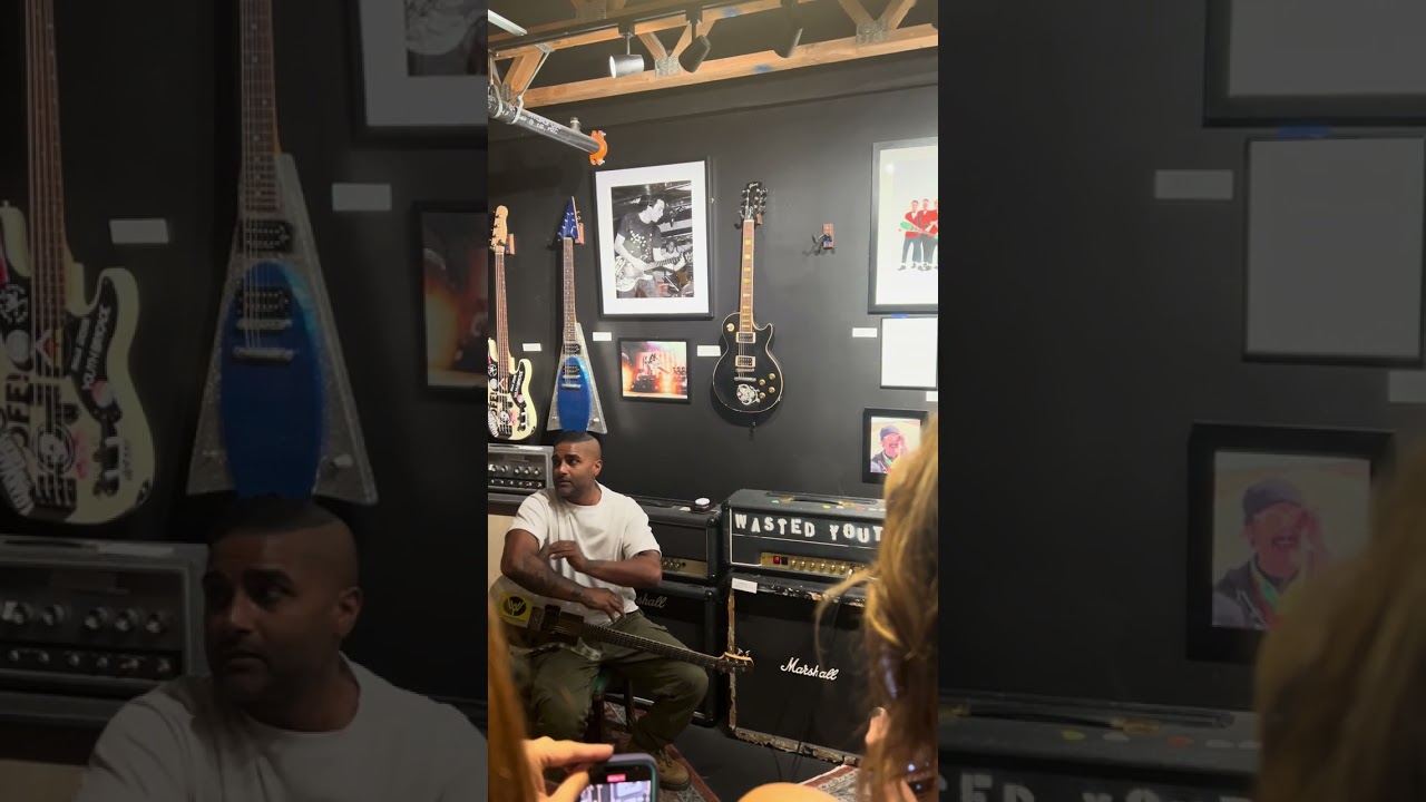Sum 41 Dave Baksh (brown sound) at the punk rock museum Las Vegas. Story of the hell song. 10-05-24