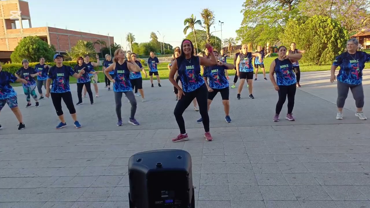 TODOS ME MIRAN. Gloria Trevi. Prof Gaby Grupo Baile. #circulo #baile #argentina 