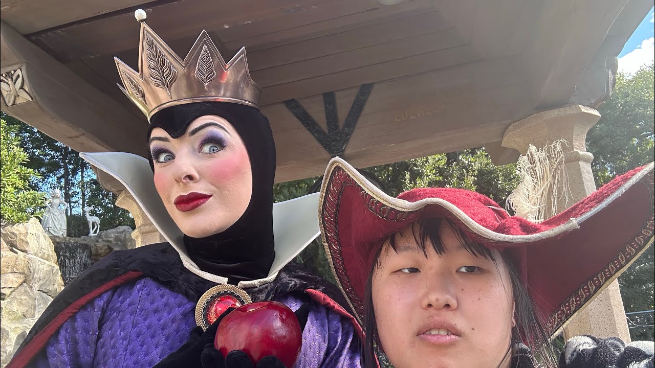 Disneyland Jan 4, 2024 pt 4 Meet Viral Evil Queen again