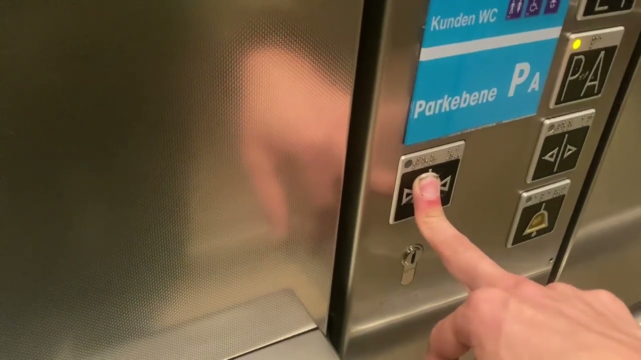 2002 ThyssenKrupp Aufzug in einem Forum Allgäu Einkaufszentrum In Kempten