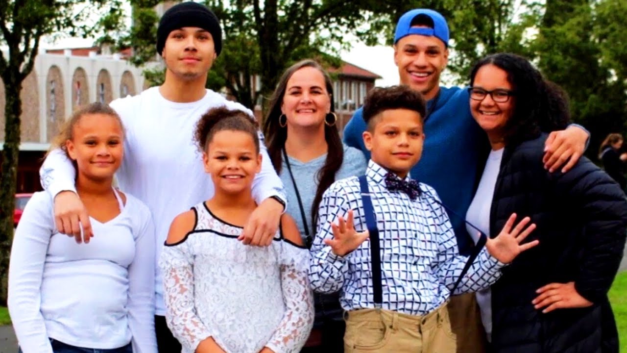 Mom Says Goodbye to Kids Outside Hospital Using a Walkie-Talkie