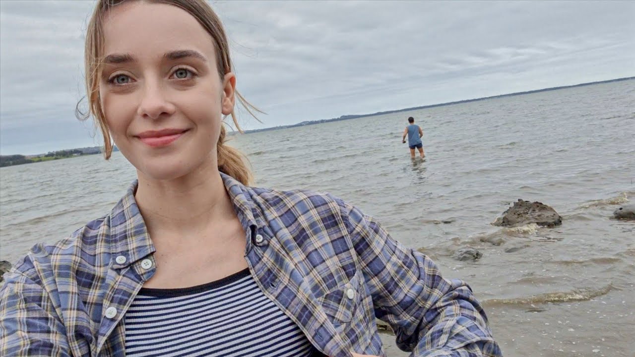 We Are Not Going To Catch Cockles Anymore..(ft Embarrassed Girlfriend) | Cockle Hunting In Australia