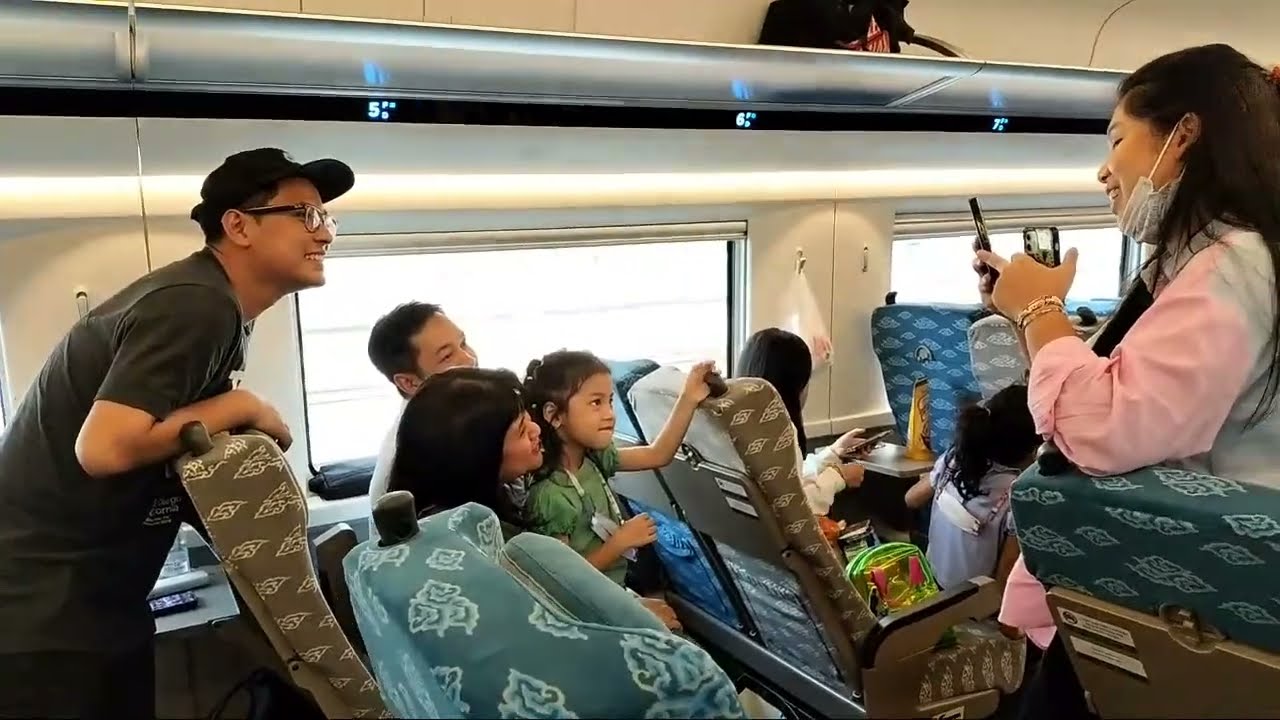 MOMEN KECEPATAN DALAM KABIN KERETA CEPAT ( HALIM - TEGALLUAR ) KCIC WHOOSH