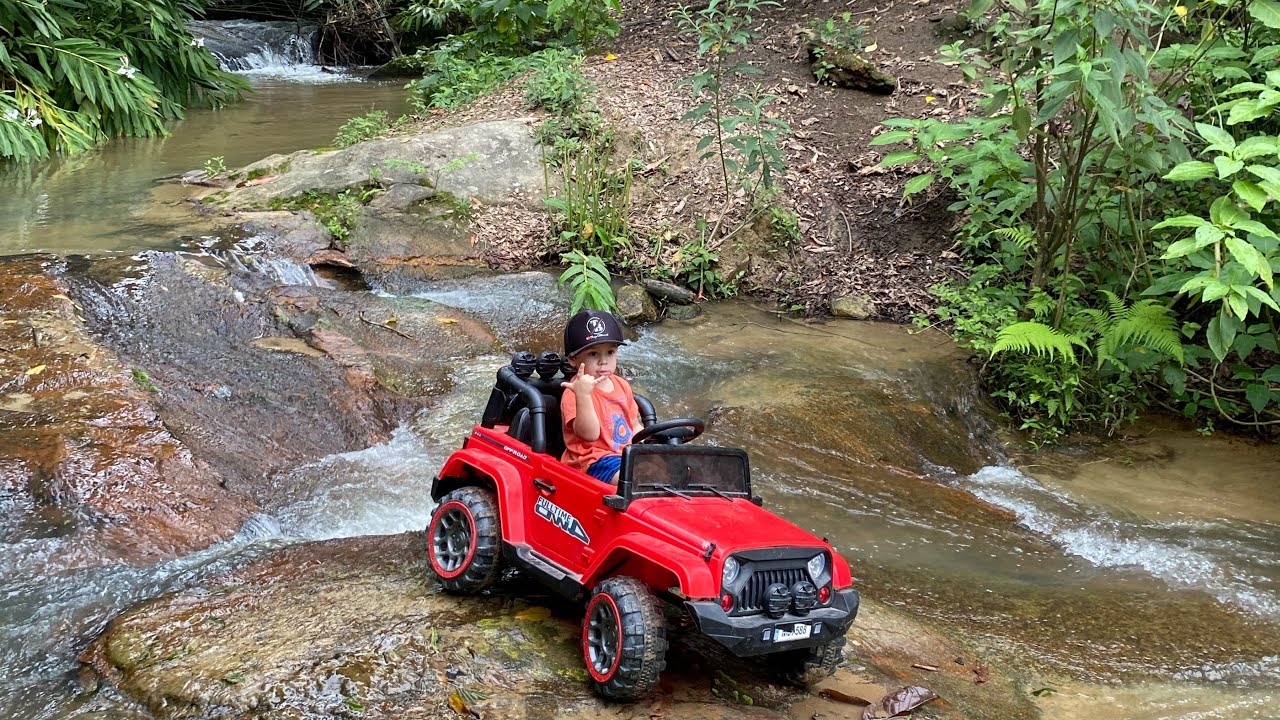 MEU FILHO ENTROU COM O JEEP DELE NO LAGO E NO RIACHO DO MEU SÍTIO.