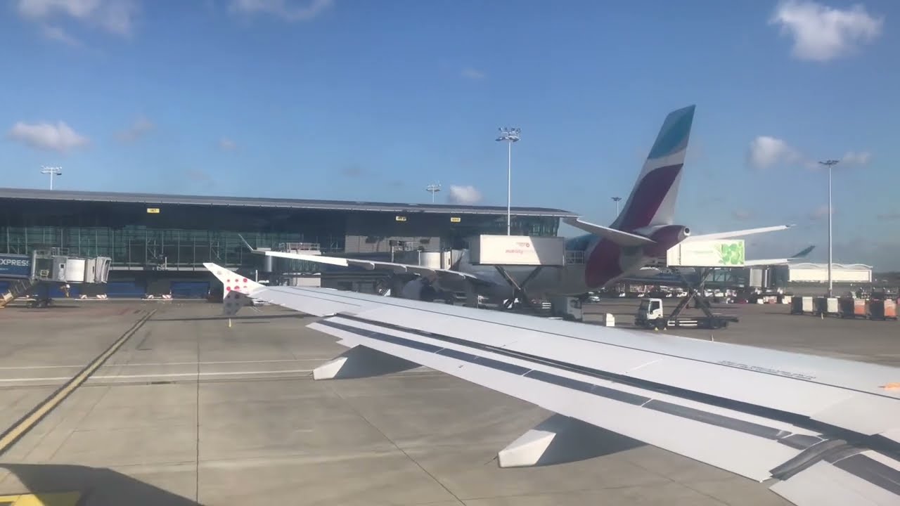 Brussels airlines A320 OO-SNH departure out of Brussels Airport