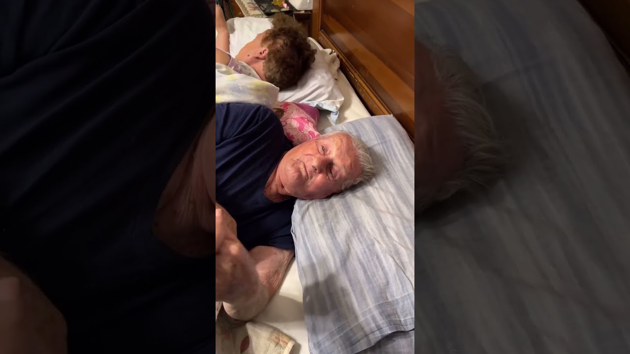 Sorpesa A NONNO FAUSTINO mentre dorme TORNA la nipote e lui…🥲♥️🐊