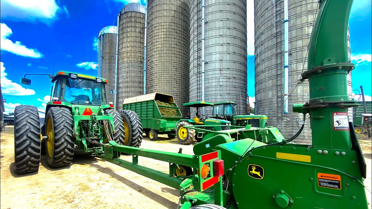 John Deere Powered Silo Refill