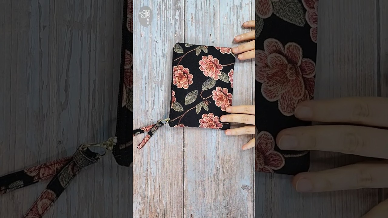 Quick and Easy sewing tips / Easy zipper pouch tutorial #shorts #shortsvideo #sewingtutorial