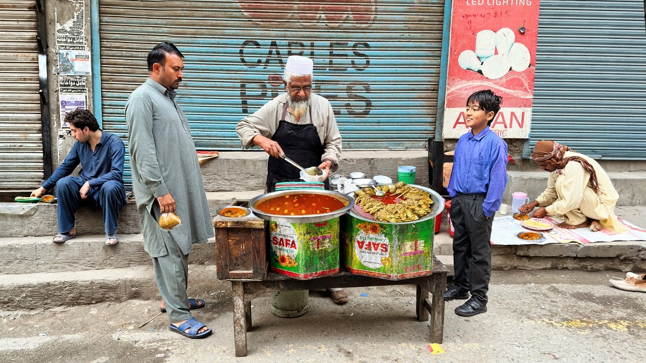 PAKISTAN'S WILDEST MORNING RUSH! ELECTRONICS MARKET WORKER'S FAVOURITE BREAKFAST IN LAHORE 🇵🇰🤤