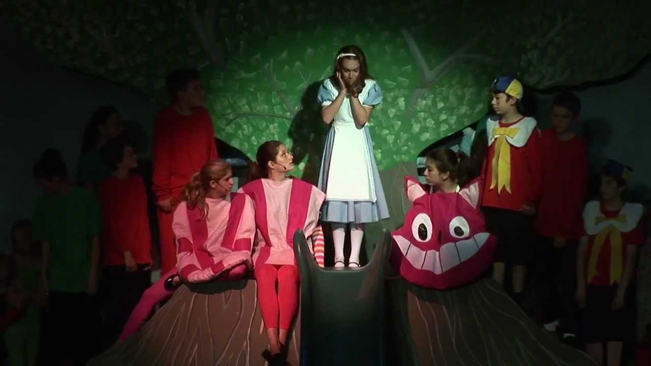 Hannah Kanter sings 