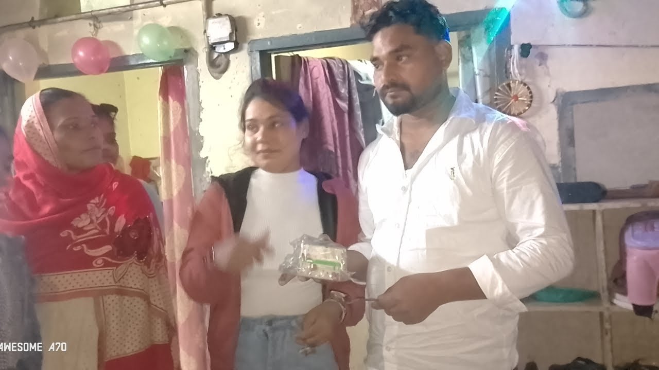 Happy birthday ki spoing karne gye market 🥰🥰🥰