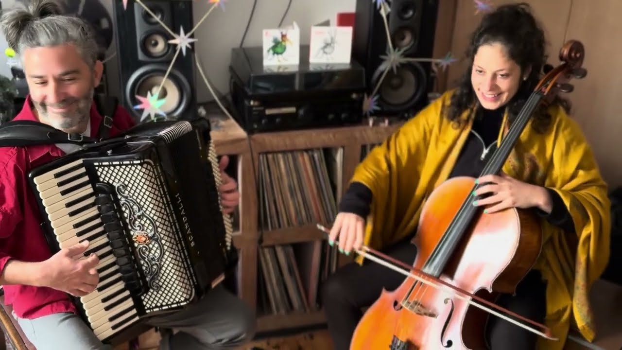 Aptére (Lina Belaïd and Antoine Girard) tiny cello and tiny accordion concert at Fail better HQ