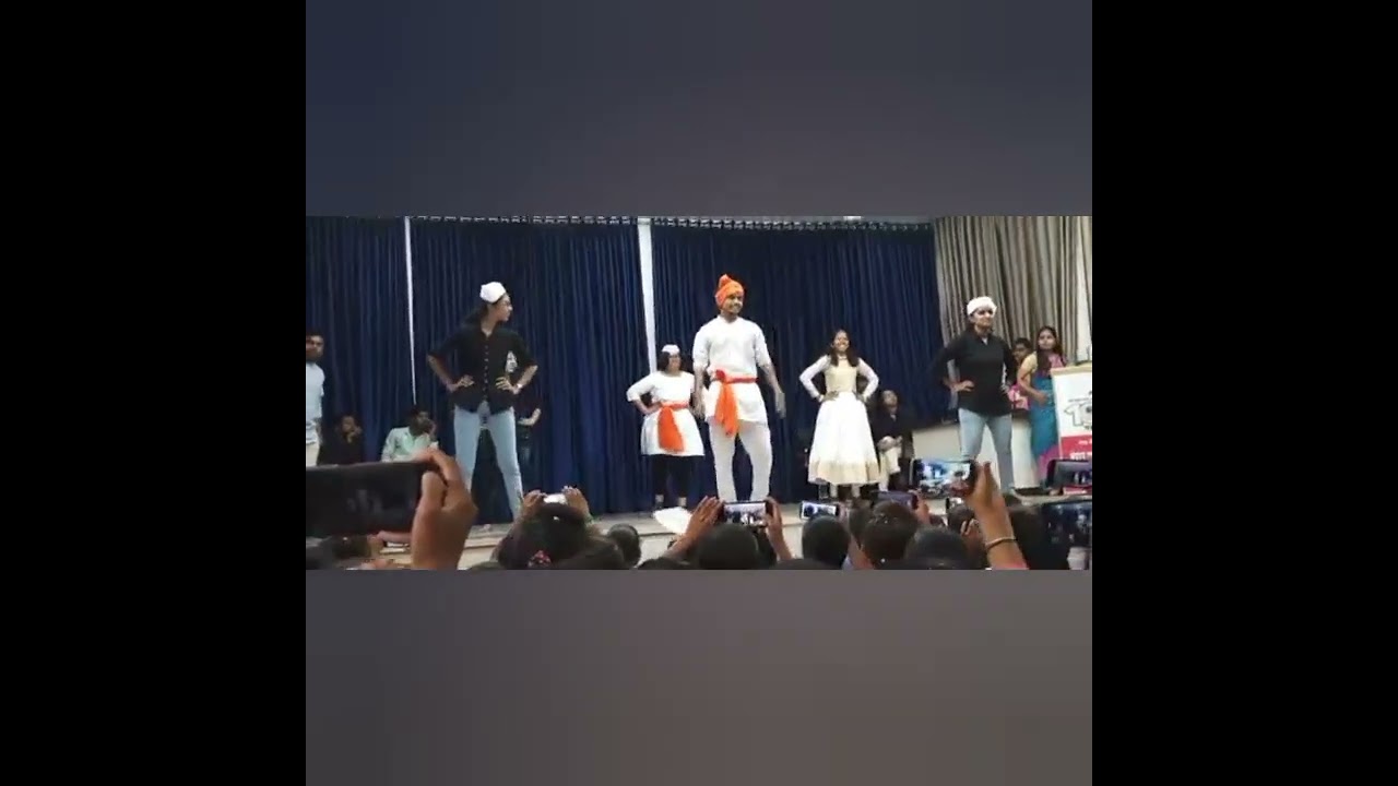 indurikar maharaj 🙏🤩🤩 funny dance.. C. D. jain college of commerce, shrirampur..