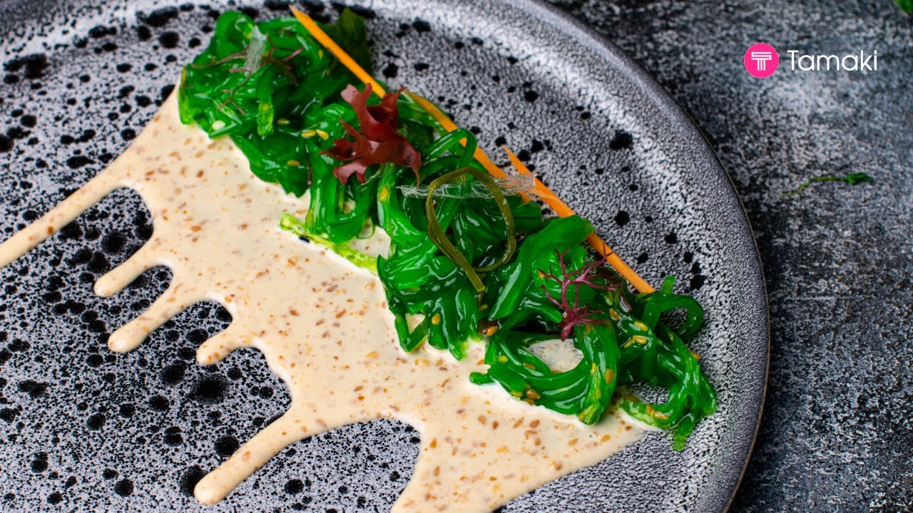 Chuka salad with peanut sauce