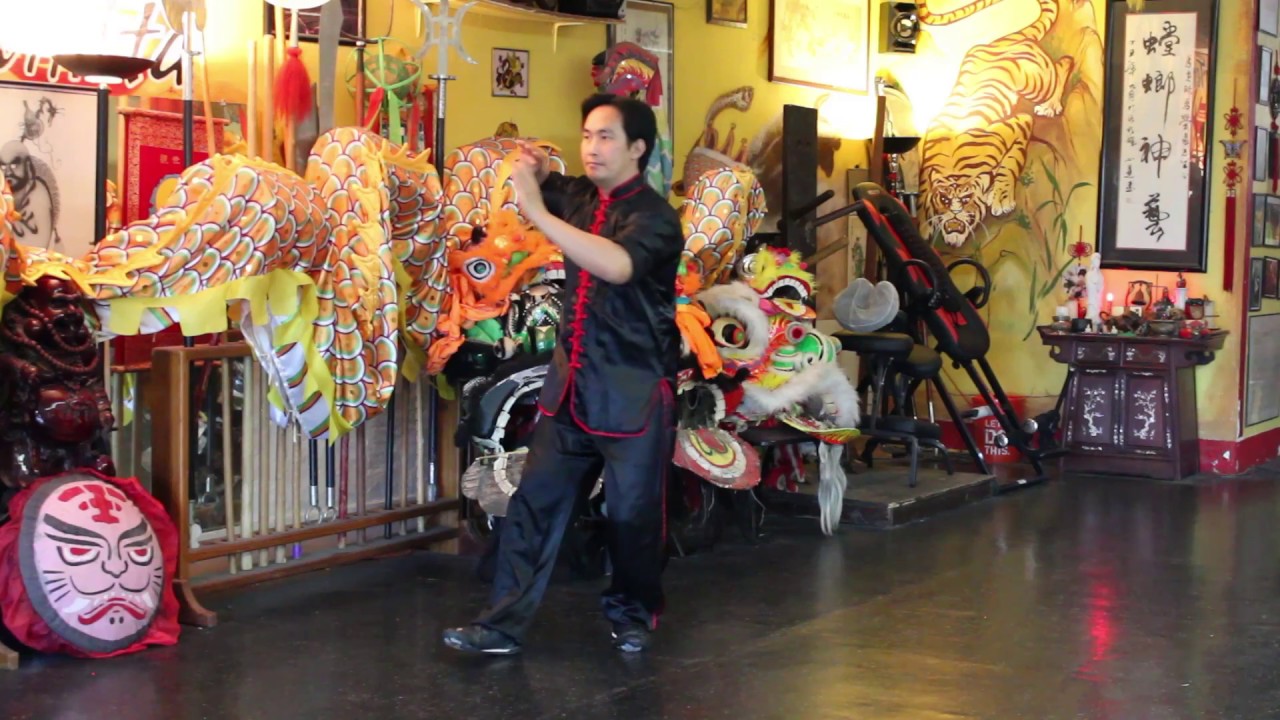 Fair Lady Working At Shuttles Xiaoyao Yang Tai Chi