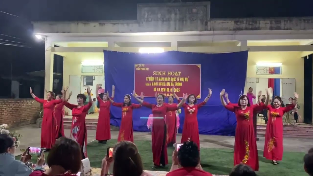 Dân vũ  phụ nữ 8/3 CLB xóm đoàn kết