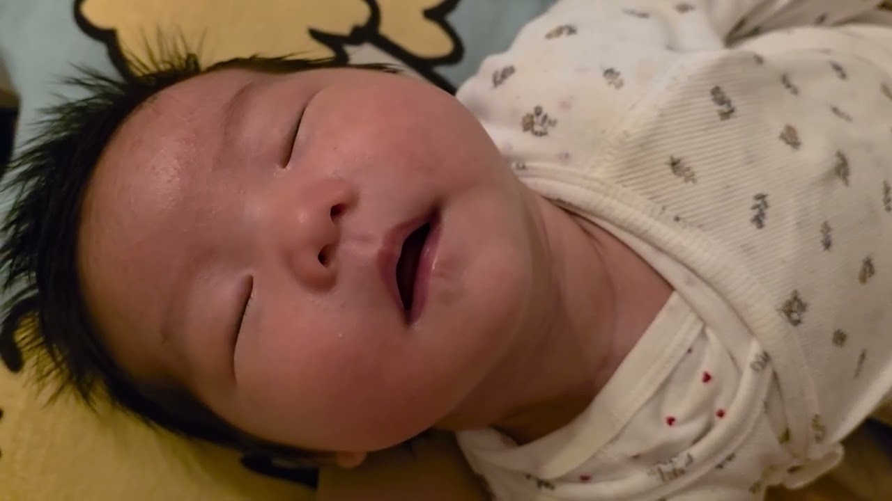 D+35 배부르고 등따듯하니 좋다☺️ 배불리 먹고 완전히 잠에 빠져버린 아기😚 