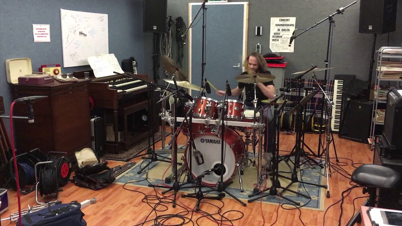 Lean Robbemont recording drums for Jeroen van der Boom