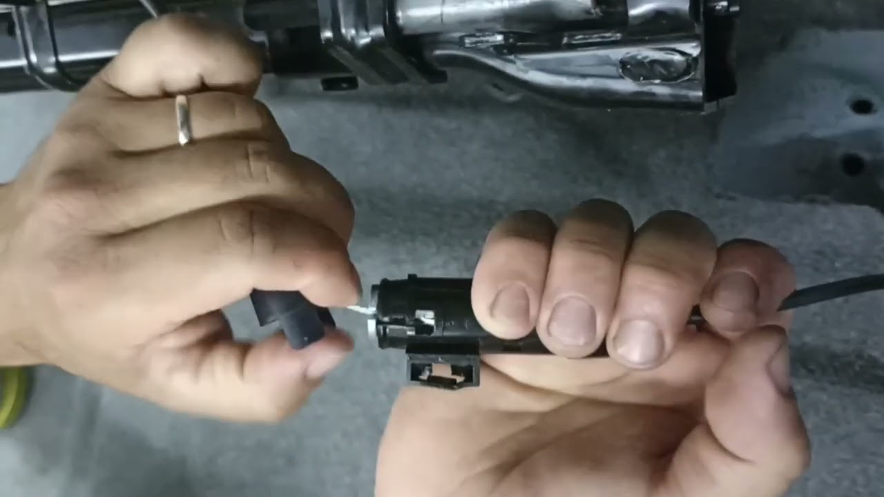 cómo enganchar cable de asiento trasero Toyota rav4